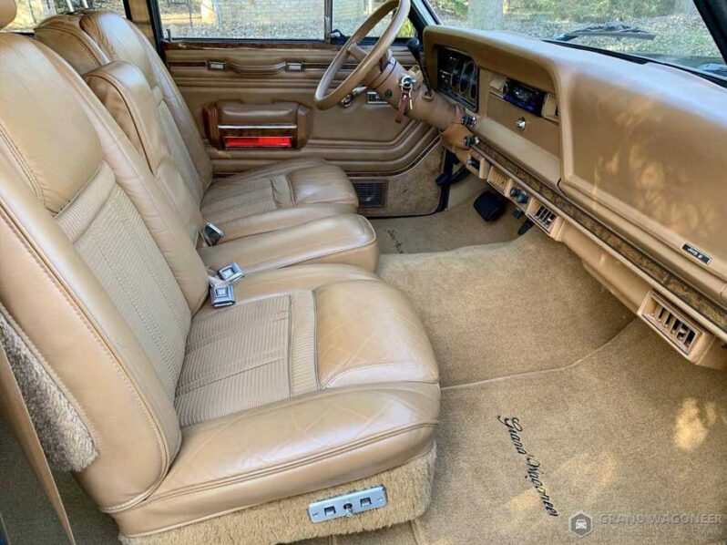 1985 Jeep Grand Wagoneer full