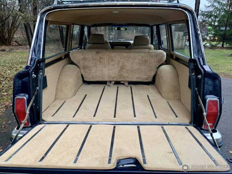 1987 Jeep Grand Wagoneer full