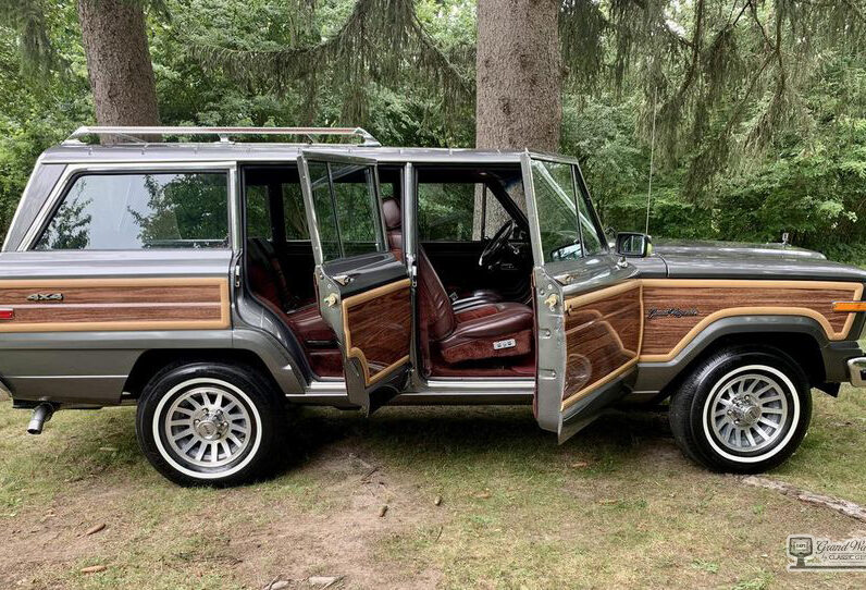 1990 Jeep Grand Wagoneer full