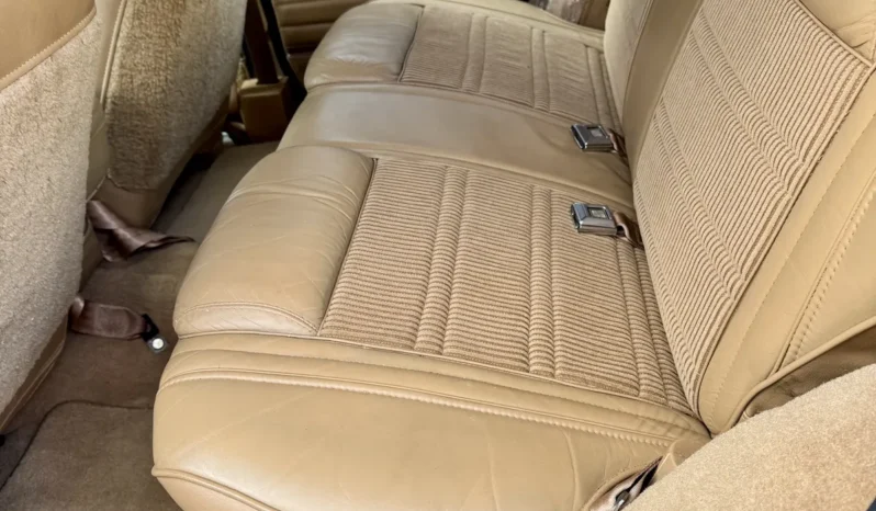 1988 Jeep Grand Wagoneer full