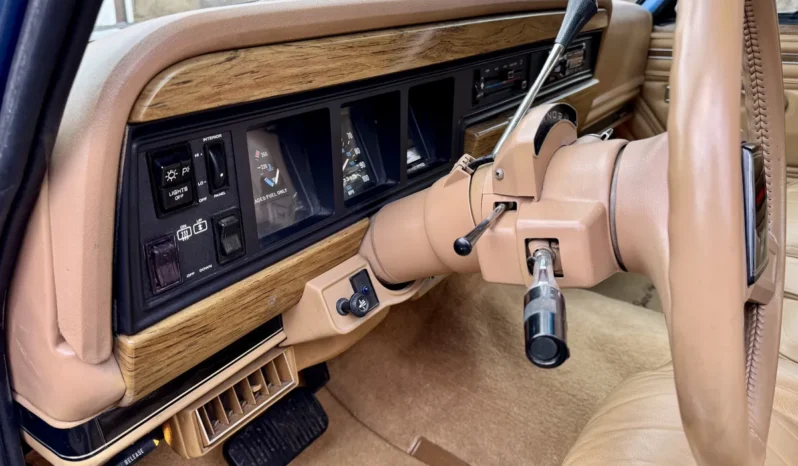 1988 Jeep Grand Wagoneer full