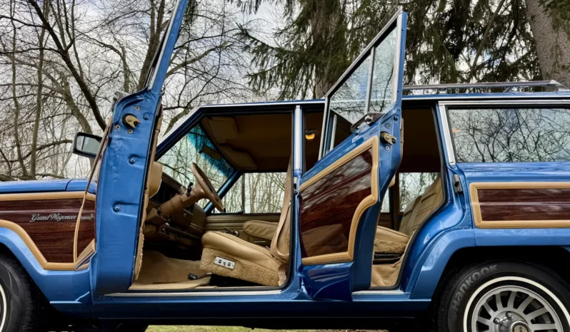 1988 Jeep Grand Wagoneer full