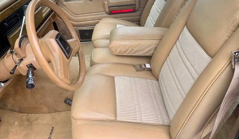 1991 Jeep Grand Wagoneer (25b) full