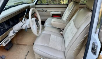 1991 Jeep Grand Wagoneer full