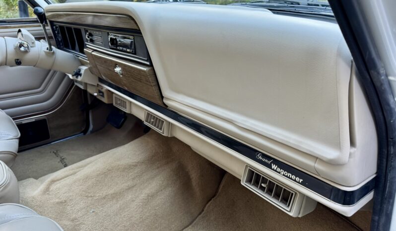 1991 Jeep Grand Wagoneer full