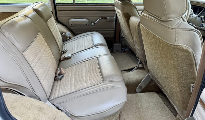 1991 Jeep Grand Wagoneer full